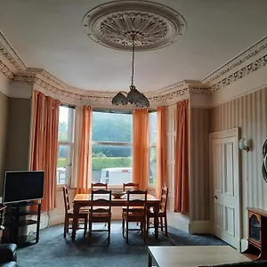 Victorian 3 Bedroom With Free Parking And Private Garden Apartment