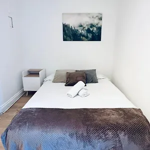 https://stylish-1-bed-flat-in-vibrant-hoxton.brighton-hotels-england.com