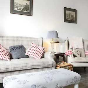 5 Star Beautiful & Vintage, Spacious In Chic Location! Apartment