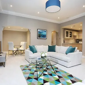 Altido Stunning 2br Apt With Private Entrance In New Town Apartment